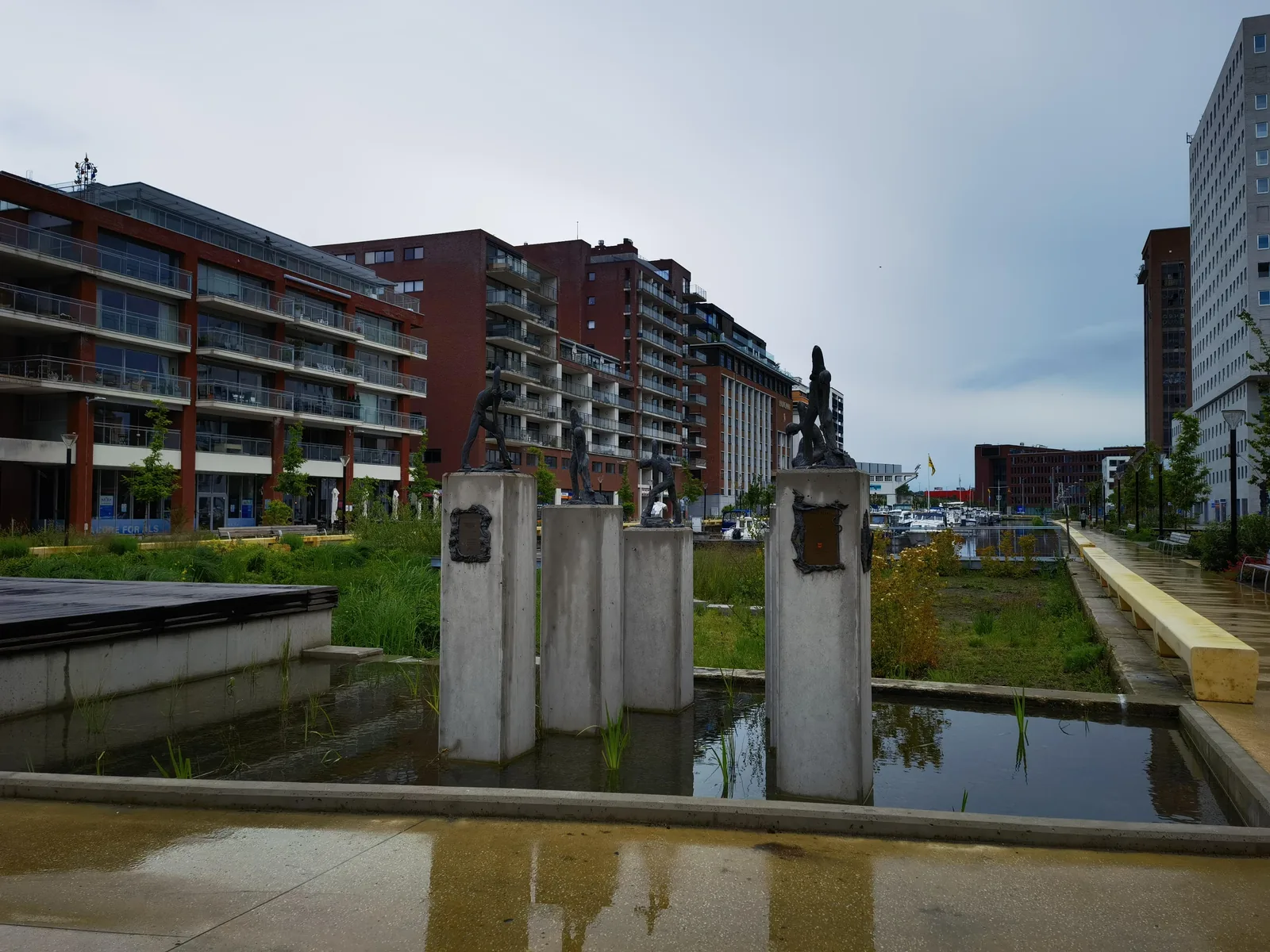 🖼 Vaartkom 水边 | ALDI 附近、红砖建筑、新公寓、水道长椅 | 夕阳下的返程前停顿